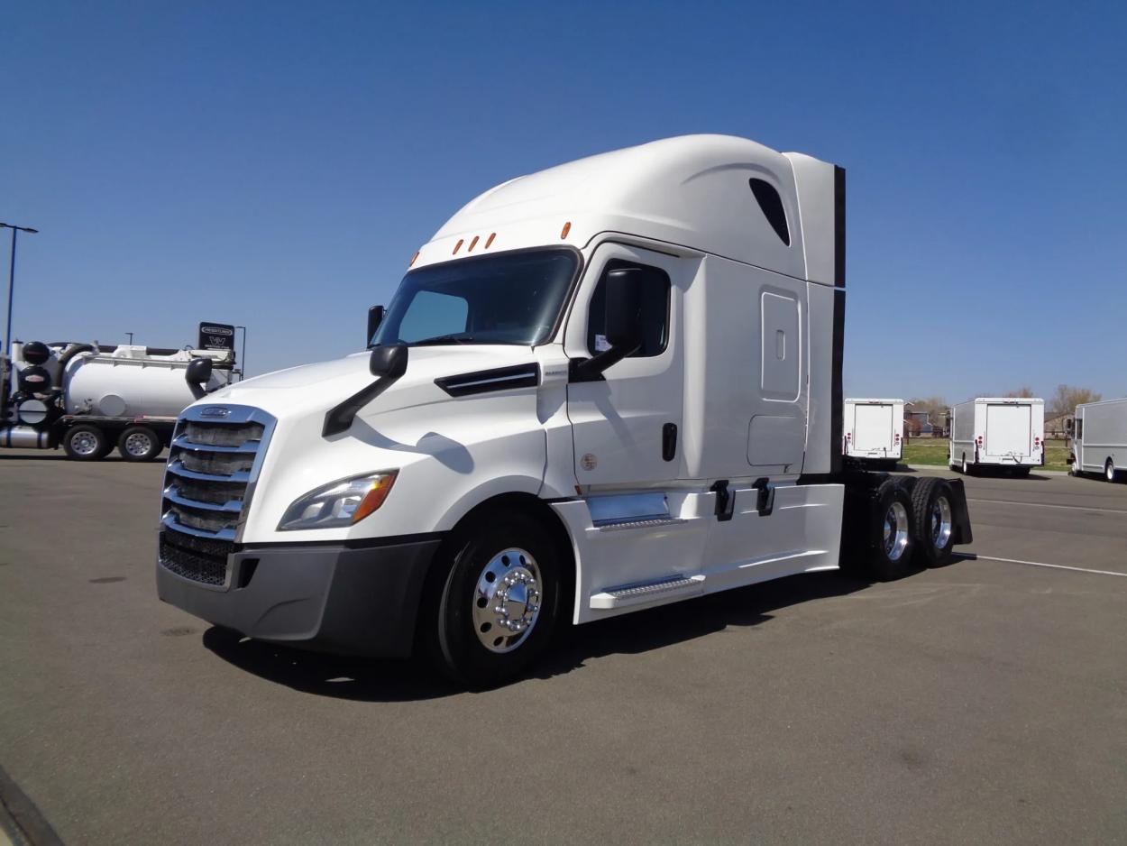 2019 Freightliner Cascadia 126 | Photo 1 of 12