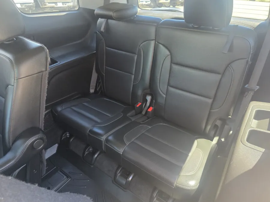2020 GMC Acadia SLT | Photo 13 of 27