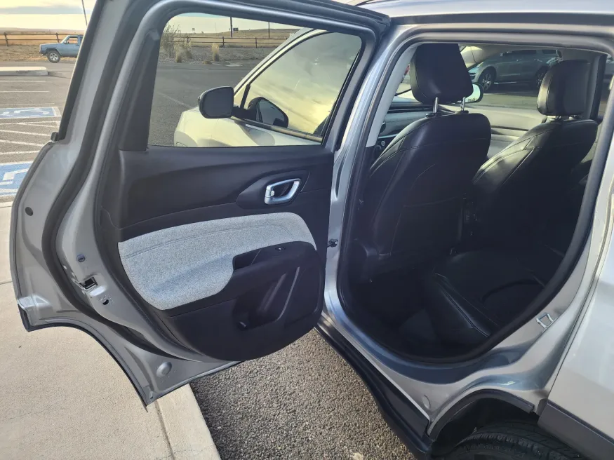 2022 Jeep Compass Latitude | Photo 10 of 22