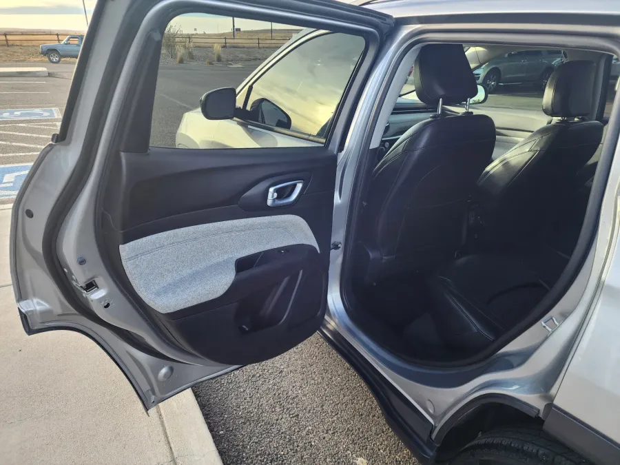 2022 Jeep Compass Latitude | Photo 10 of 22