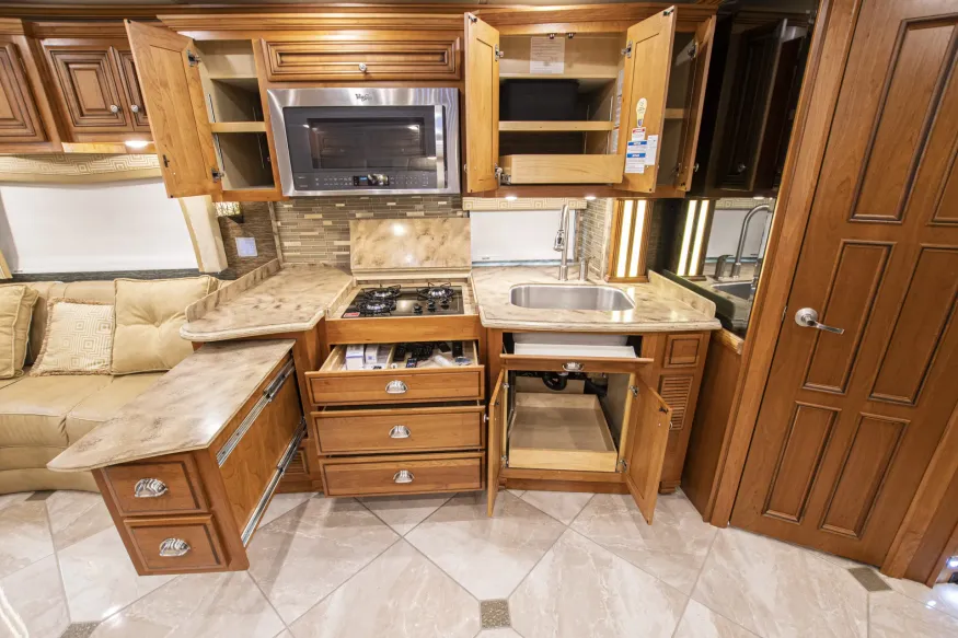 2015 Newmar Dutch Star 4018 | Photo 19 of 32