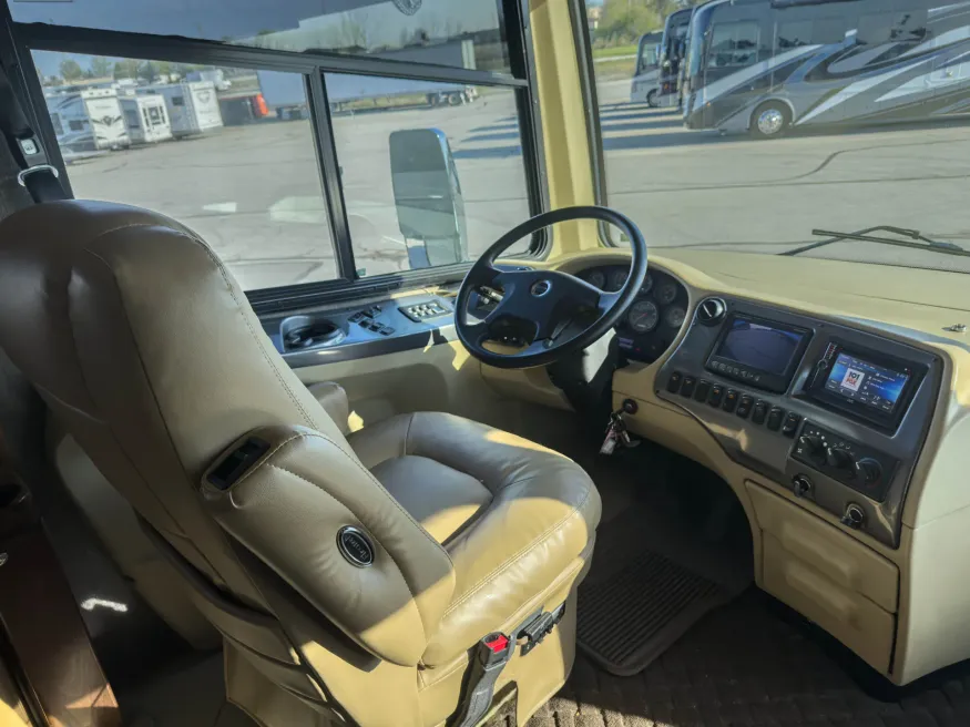 2013 Tiffin Phaeton 36QSH | Photo 17 of 39