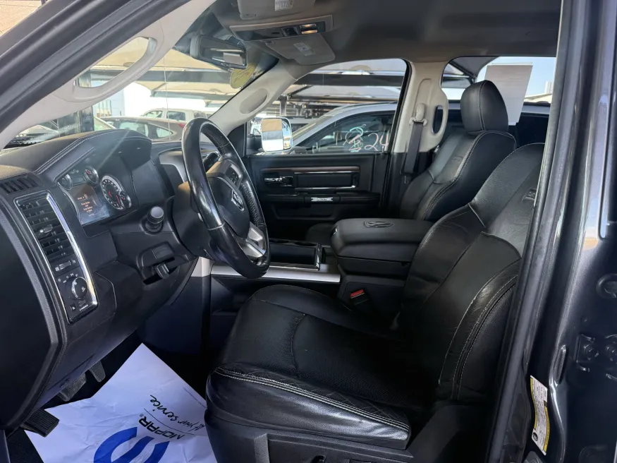 2014 RAM 3500 Laramie | Photo 11 of 17