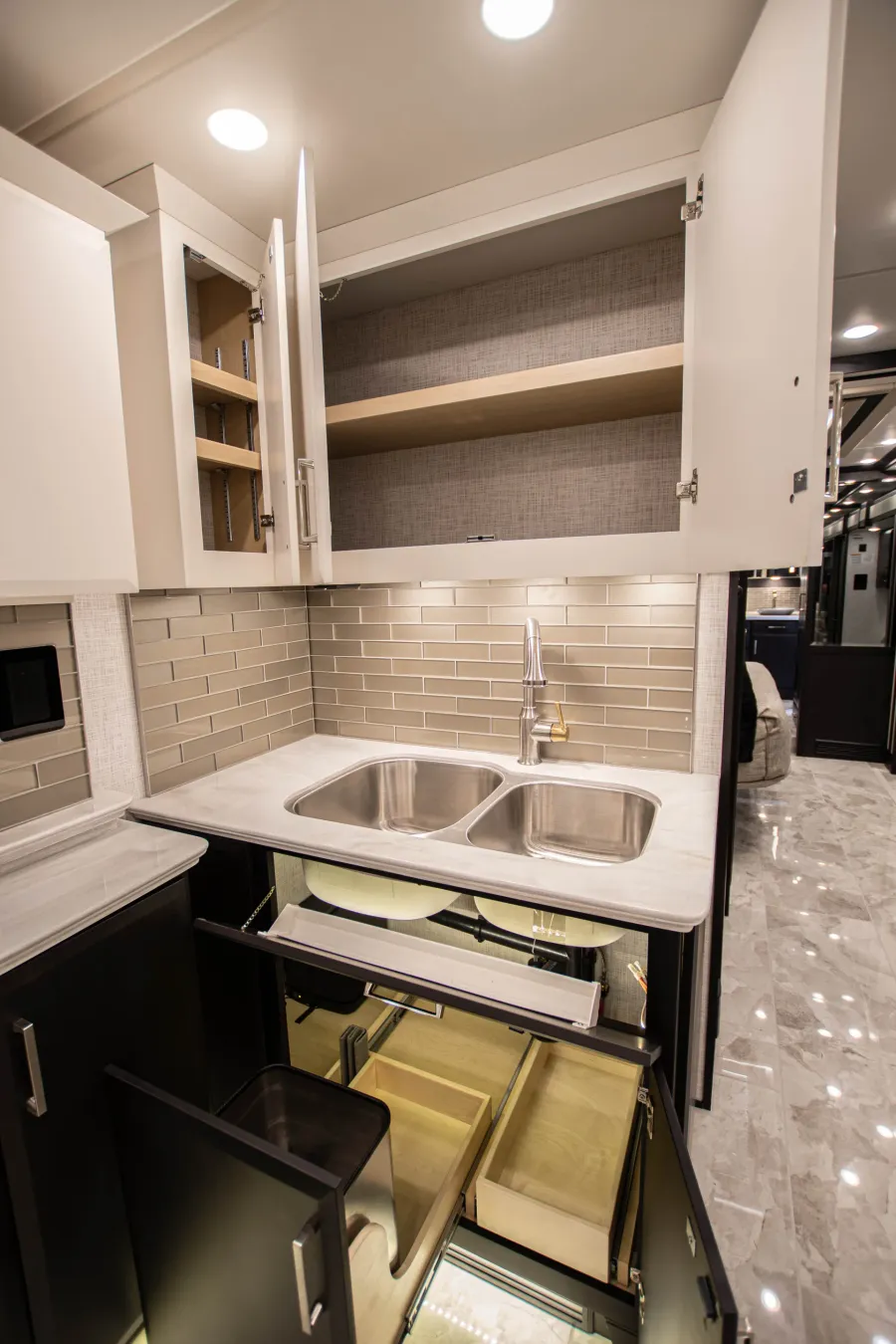 2026 Newmar Essex 4569 | Photo 23 of 34