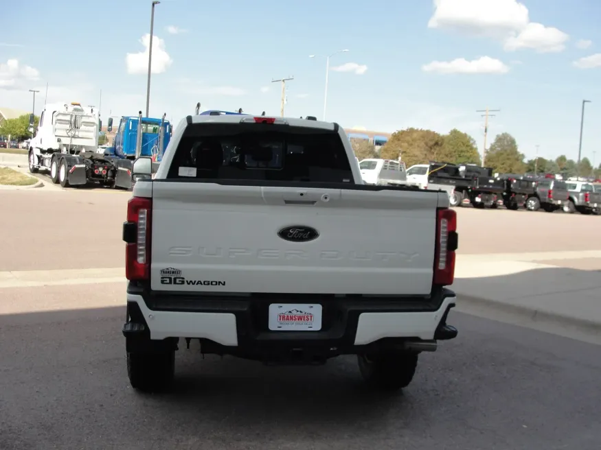 2024 Ford F-250 | Photo 3 of 17