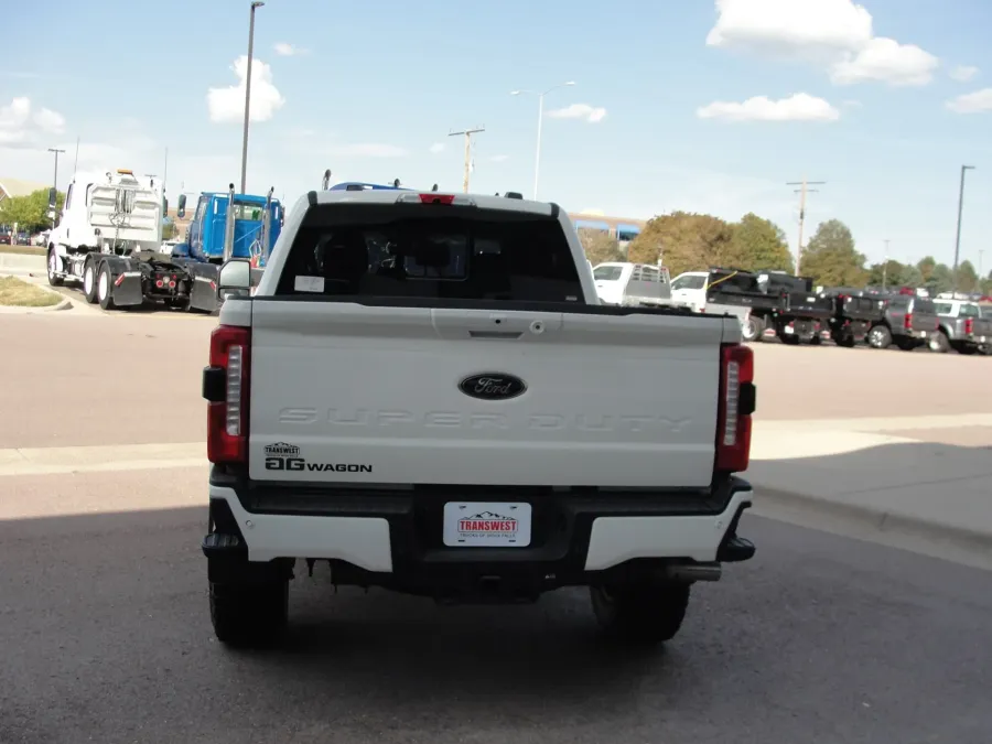 2024 Ford F-250 | Photo 3 of 17