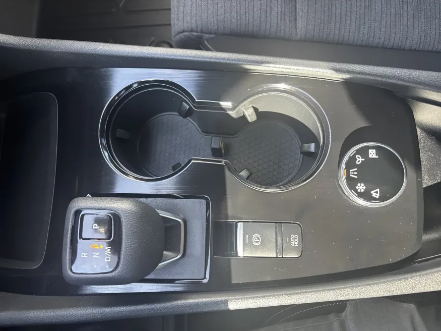 2021 Nissan Rogue SV | Photo 17 of 20