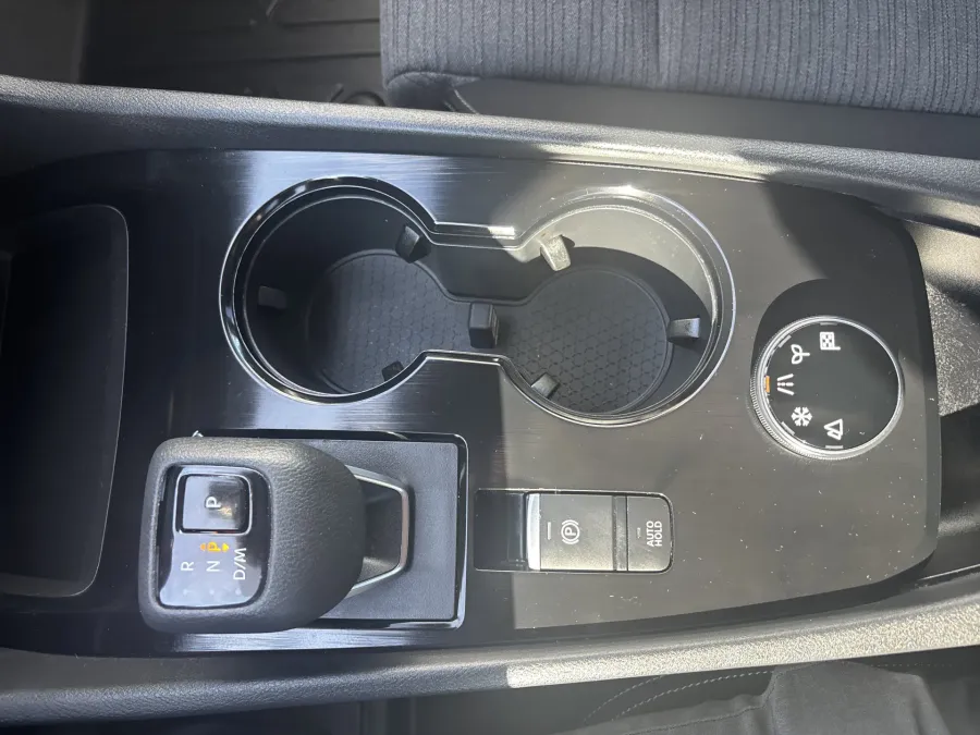 2021 Nissan Rogue SV | Photo 17 of 20