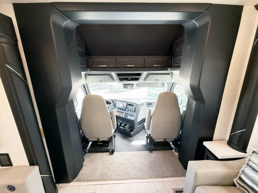 2026 Newmar Supreme Aire 4505 | Photo 6 of 30