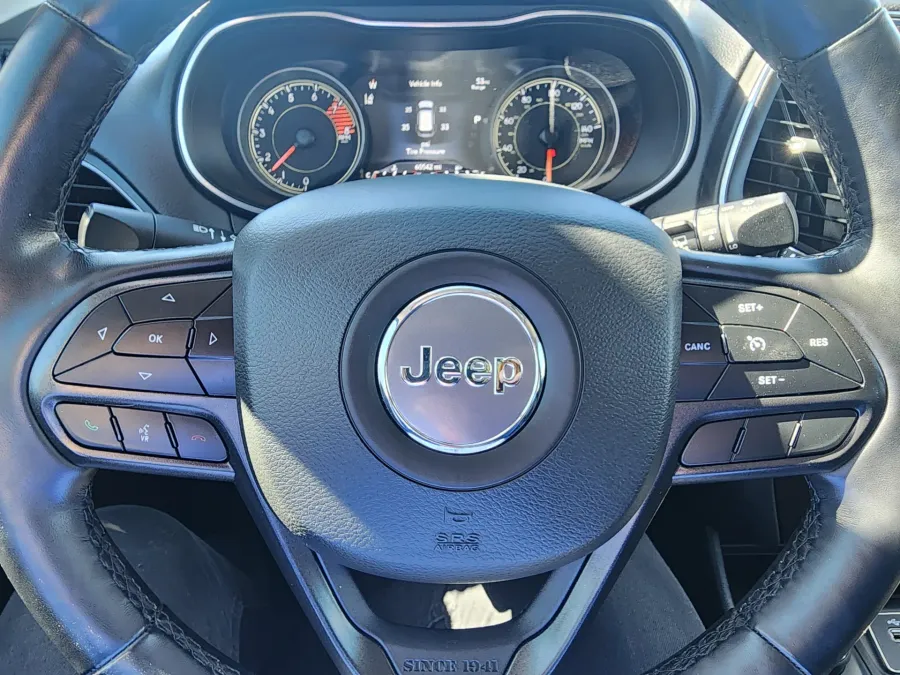 2021 Jeep Cherokee Trailhawk | Photo 21 of 26