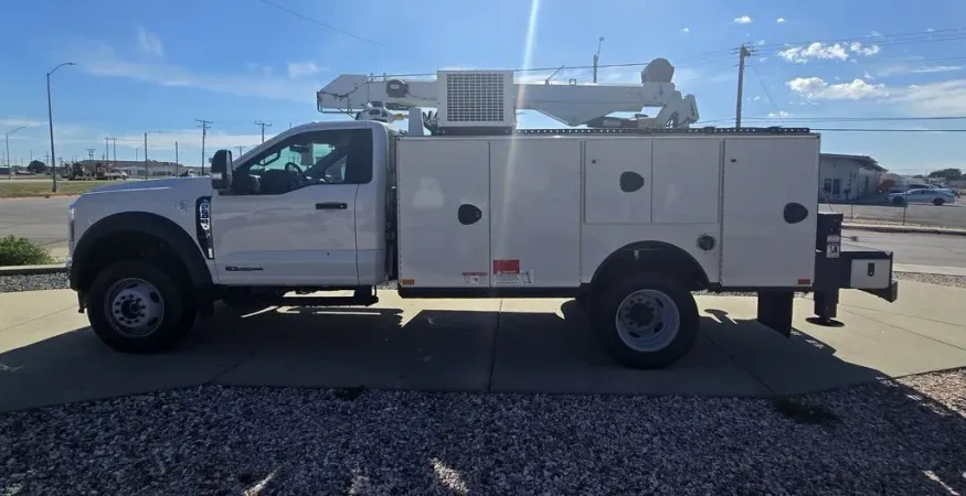 2025 Ford Super Duty F-600 | Photo 1 of 26