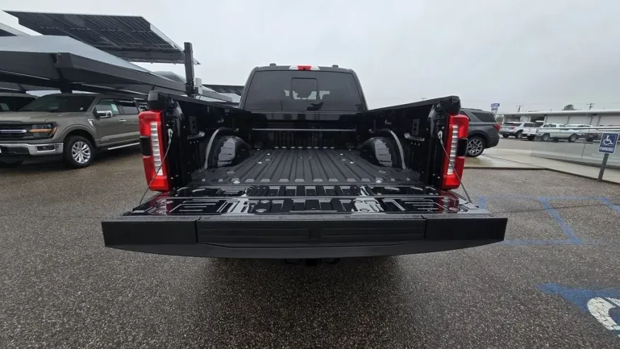 2026 Ford Super Duty F-250 | Photo 10 of 35