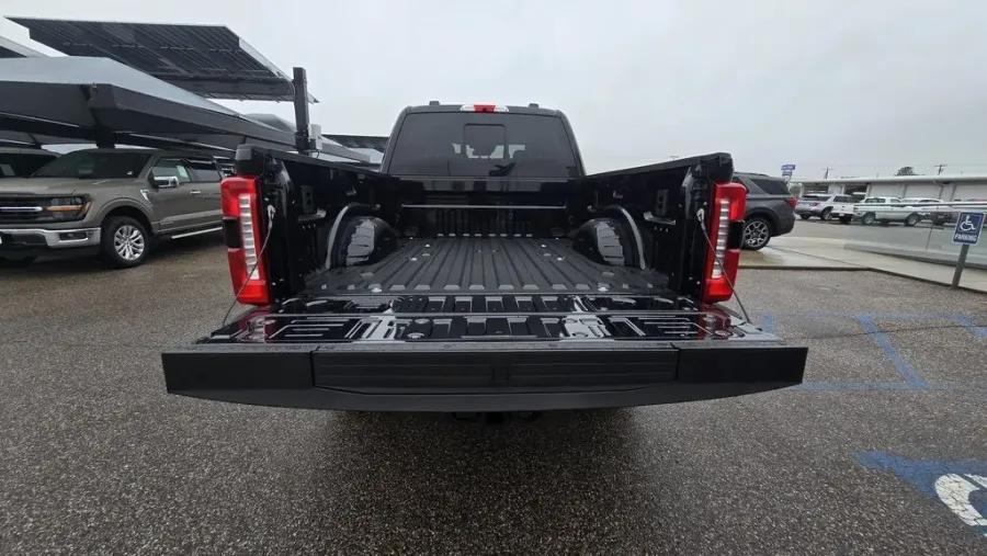 2026 Ford Super Duty F-250 | Photo 10 of 35