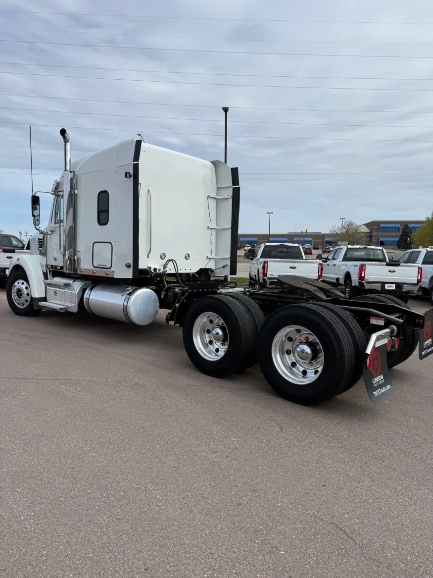 2023 Freightliner 122SD | Photo 3 of 17