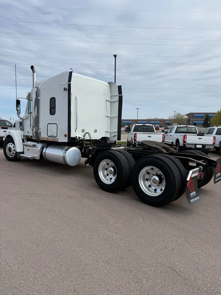 2023 Freightliner 122SD | Photo 3 of 17