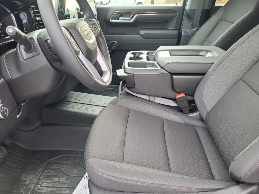 2026 GMC Sierra 1500 Elevation | Photo 8 of 23