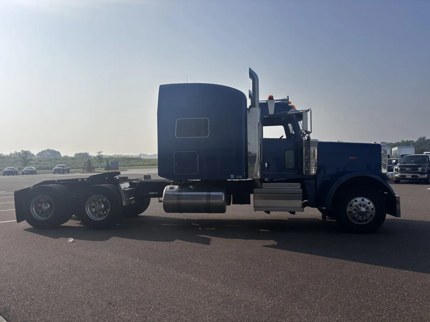 2022 Peterbilt 389 | Photo 5 of 18