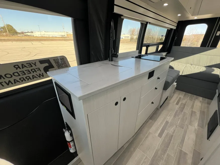 2026 Pleasure-way Ontour 2.2 AWD | Photo 12 of 18