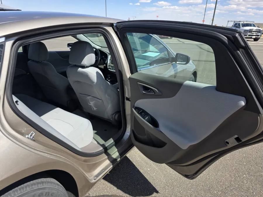 2022 Chevrolet Malibu LS | Photo 13 of 21