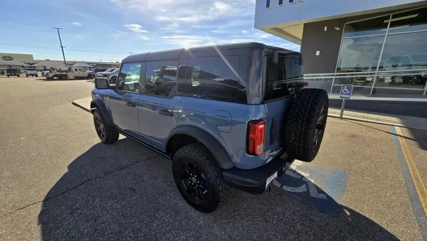 2025 Ford Bronco | Photo 5 of 29