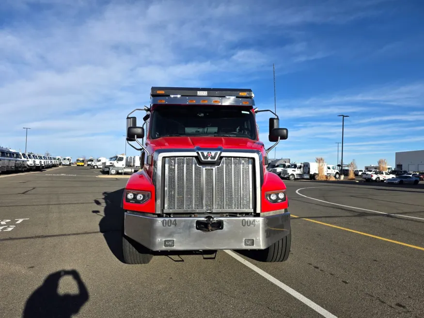 2024 Western Star 49X | Photo 2 of 19