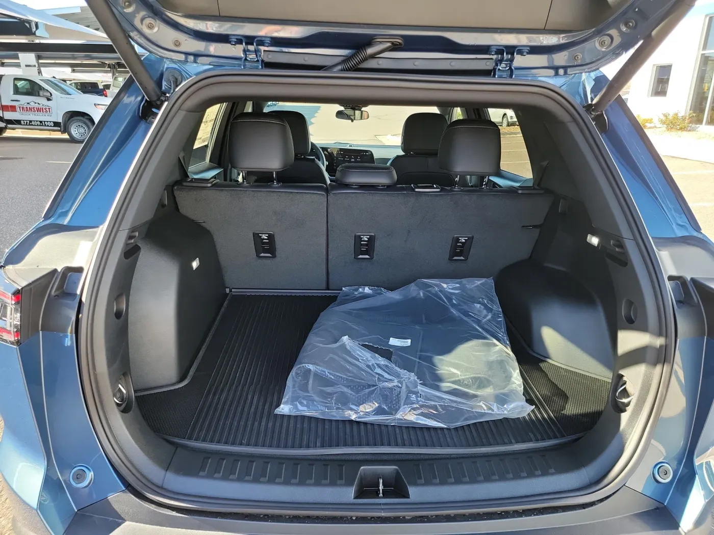 2026 Chevrolet Equinox AWD LT | Photo 4 of 17