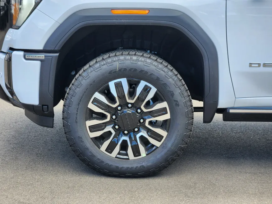 2025 GMC Sierra 2500HD Denali Ultimate | Photo 21 of 31