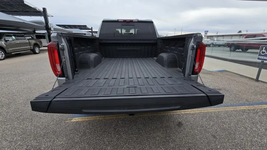 2023 GMC Sierra 1500 | Photo 8 of 31