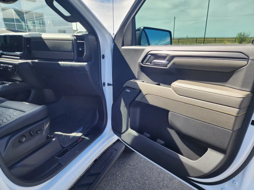 2023 Chevrolet Silverado 1500 ZR2 | Photo 19 of 33