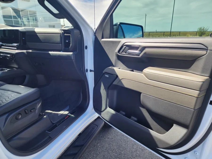 2023 Chevrolet Silverado 1500 ZR2 | Photo 19 of 33