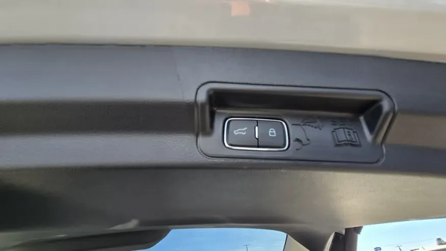 2025 Ford Explorer | Photo 10 of 35