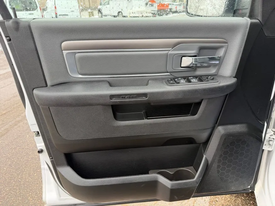 2024 RAM 1500 Classic SLT | Photo 14 of 21