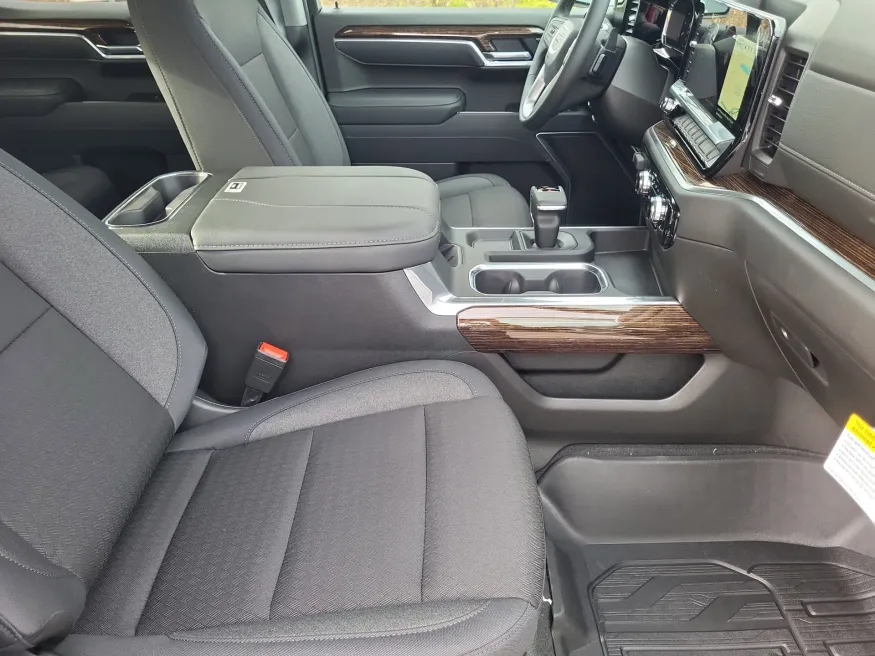 2026 GMC Sierra 1500 Elevation | Photo 9 of 23