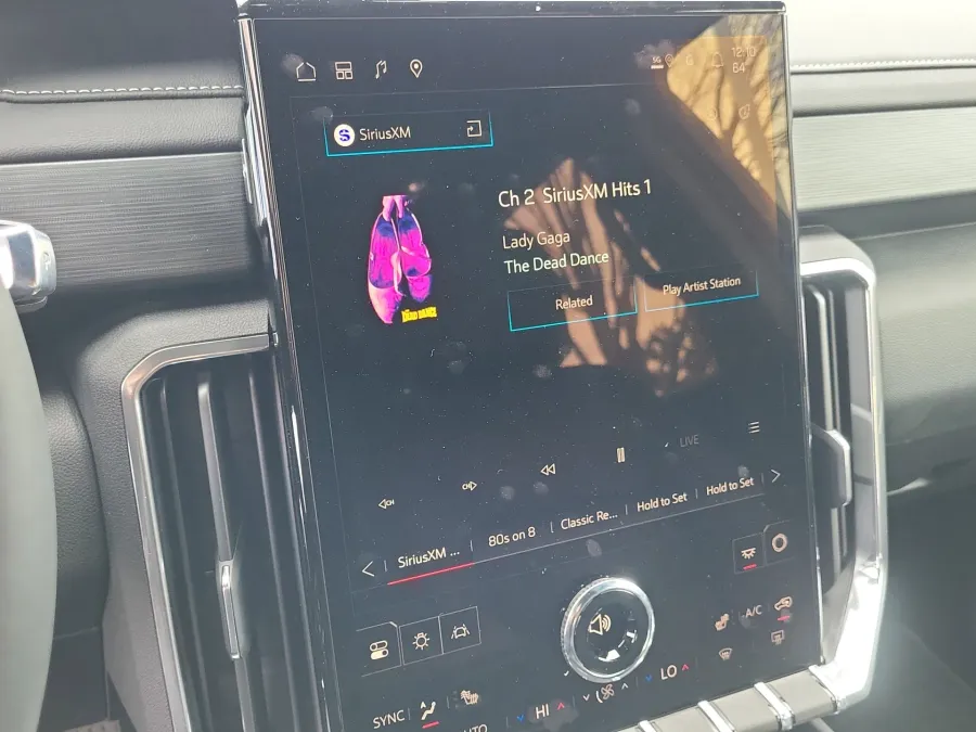 2026 GMC Acadia AWD Elevation | Photo 14 of 24