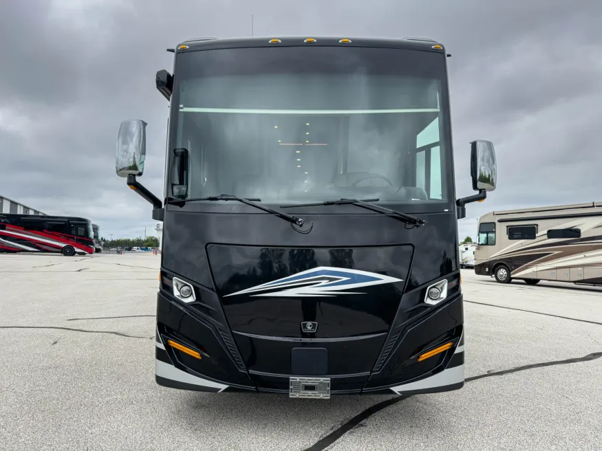 2023 Tiffin Allegro Red 33AA | Photo 4 of 25