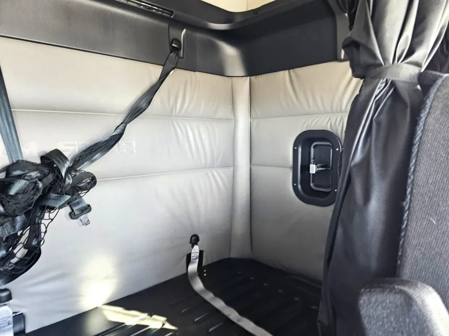 2025 Western Star 47X | Photo 14 of 19