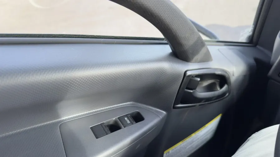 2024 Isuzu NRR | Photo 12 of 17