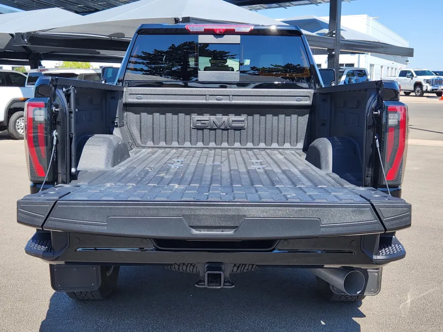 2025 GMC Sierra 2500HD AT4 | Photo 15 of 33