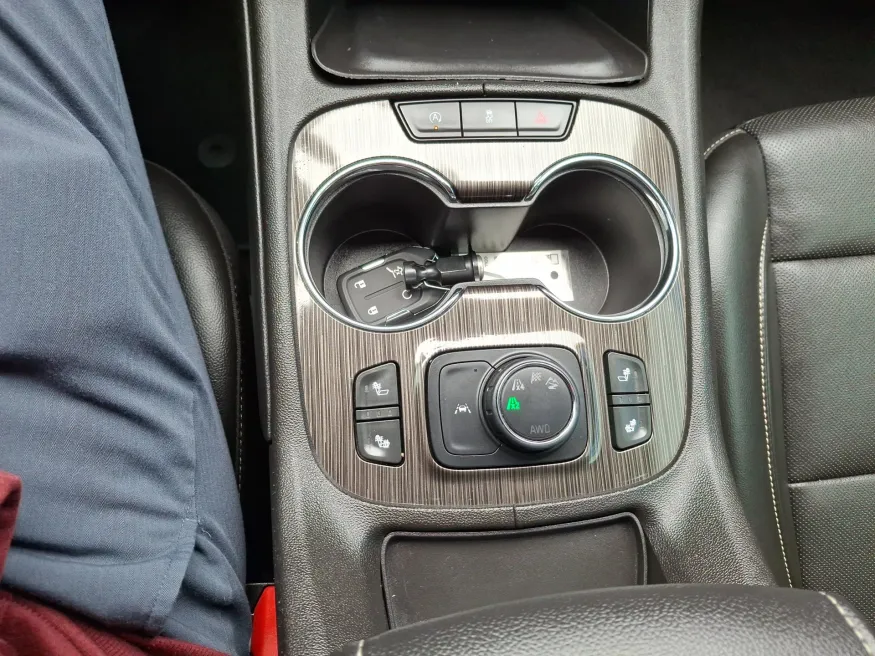 2023 GMC Acadia SLT | Photo 20 of 22