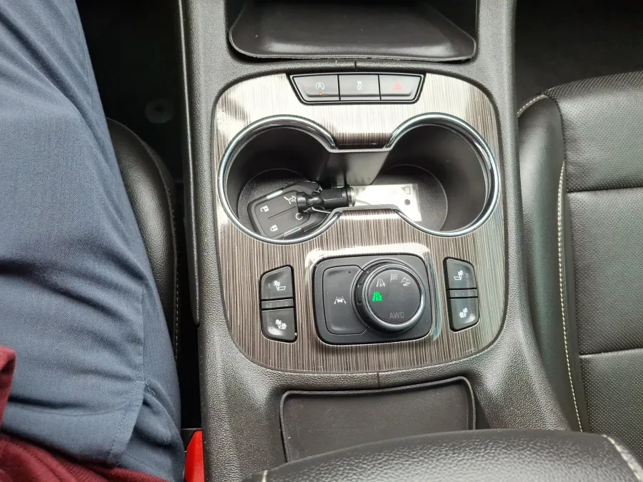 2023 GMC Acadia SLT | Photo 20 of 22