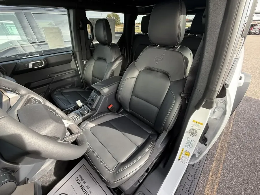 2025 Ford Bronco | Photo 13 of 28