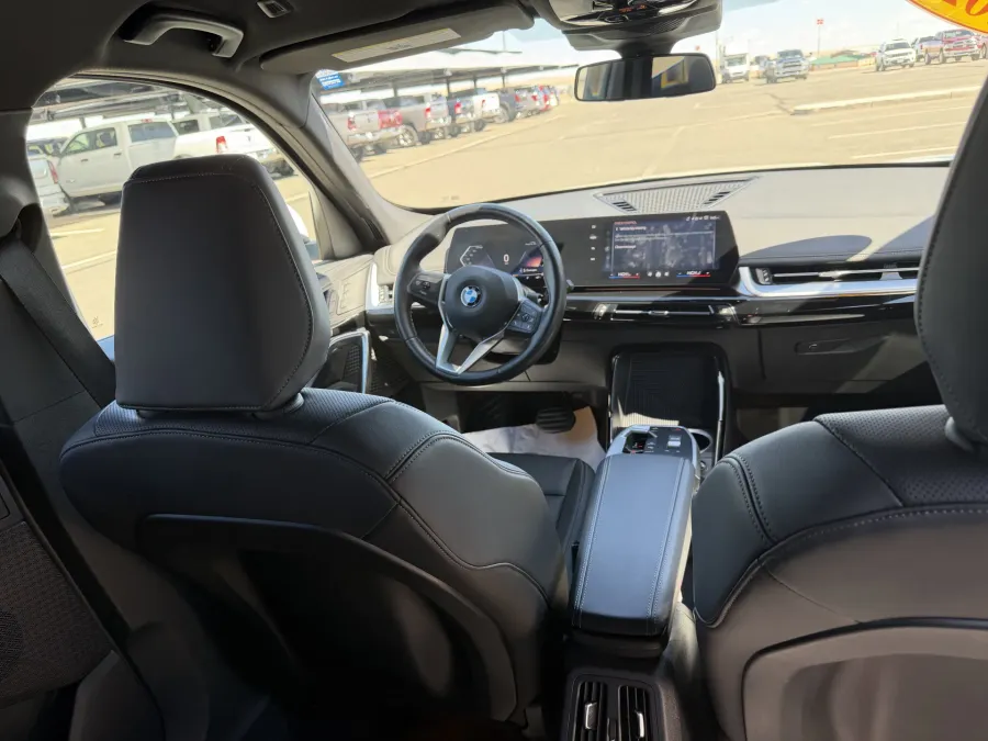 2025 BMW X1 xDrive28i | Photo 10 of 21