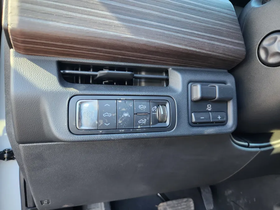 2025 GMC Sierra EV Max Range Denali | Photo 6 of 28