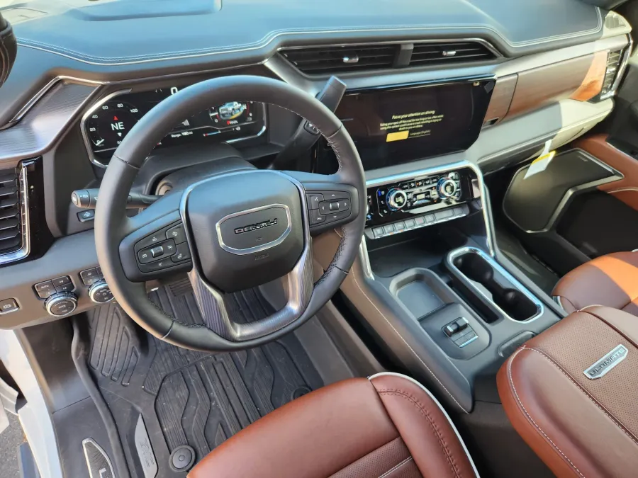 2025 GMC Sierra 3500HD Denali Ultimate | Photo 7 of 29