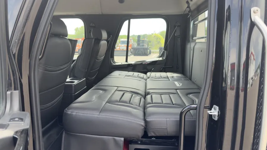 2025 Freightliner M2 106 Summit Hauler | Photo 14 of 19