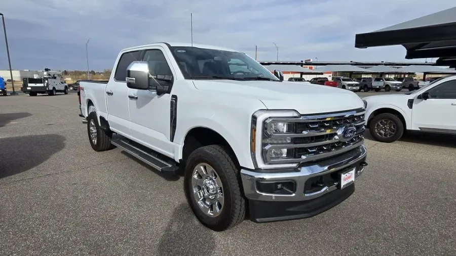 2026 Ford Super Duty F-250 | Photo 6 of 40