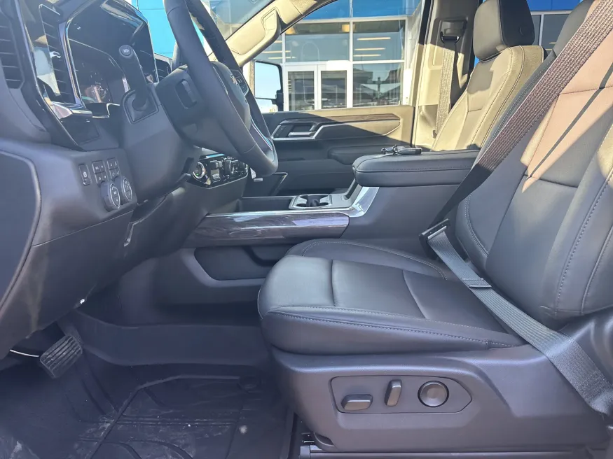 2026 Chevrolet Silverado 2500HD LTZ | Photo 13 of 19