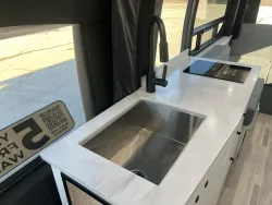 2026 Pleasure-way Ontour 2.2 AWD | Thumbnail Photo 14 of 18