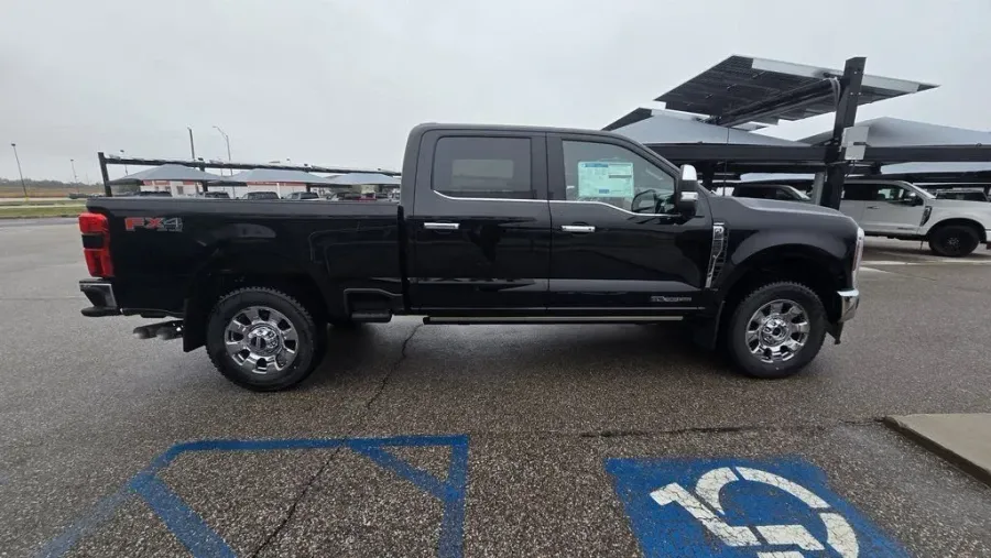 2026 Ford Super Duty F-250 | Photo 6 of 35