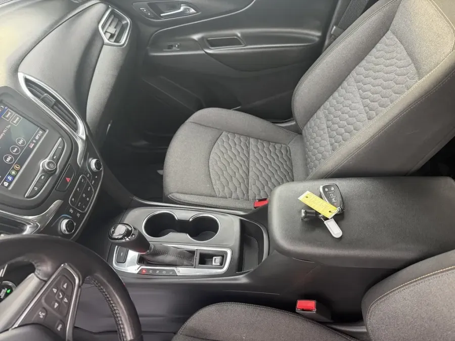 2021 Chevrolet Equinox | Photo 22 of 28